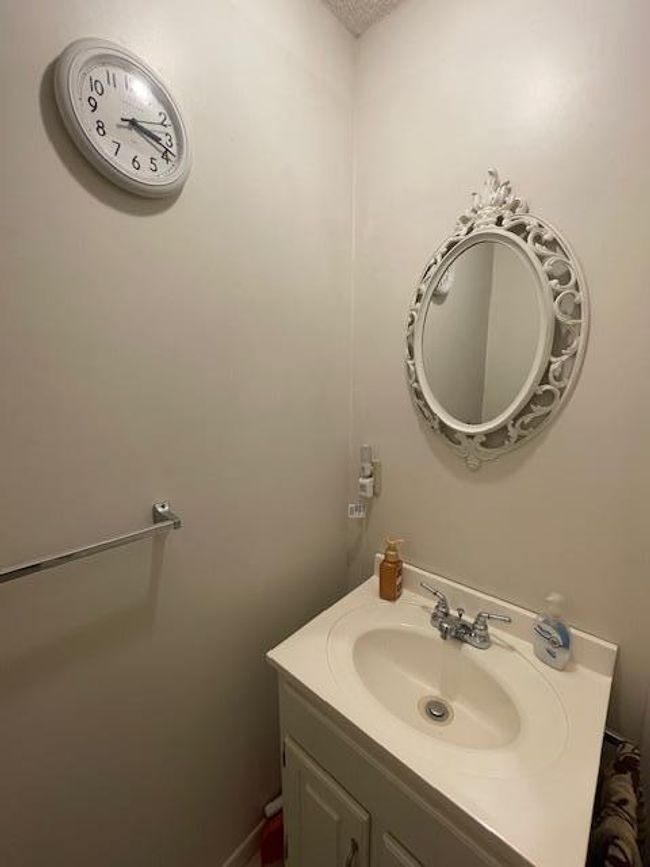 Main floor bathroom | Image 21