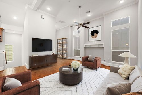 2022 Sabine St, Houston, TX, 77007-2924 | Card Image