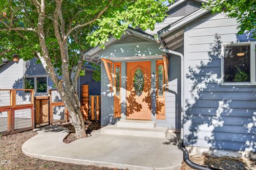 407 Marie St, Medford, OR, 97504-6888 | Card Image