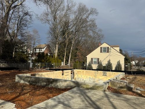 52 Elinor Rd, Newton, MA, 02461-1835 | Card Image