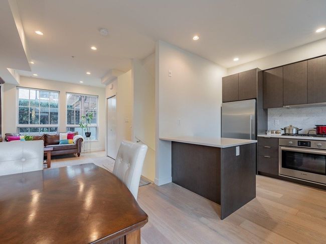 7903 Oak Street, Townhouse with 3 bedrooms, 2 bathrooms and 1 parking in Vancouver BC | Image 12