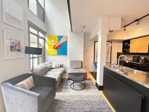 1238 Richards St, Vancouver, BC, V6B6M6 | Card Image