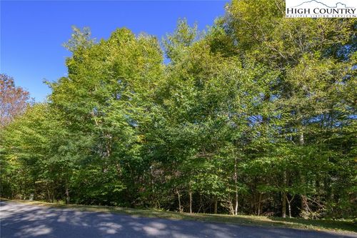 37 White Fox Ln, Banner Elk, NC, 28604 | Card Image