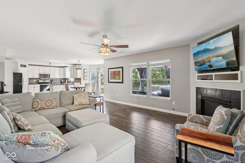 5827 W Deerview Bnd, Mccordsville, IN, 46055-6126 | Card Image