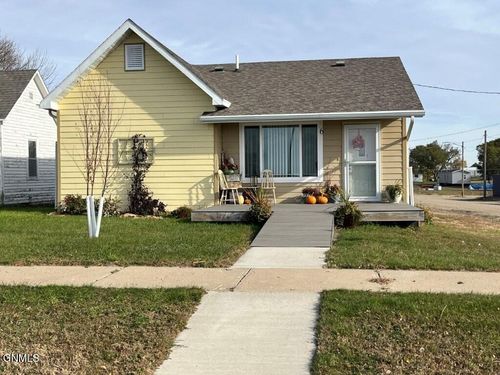 6 4th Ave E, Mobridge, SD, 57601-2738 | Card Image