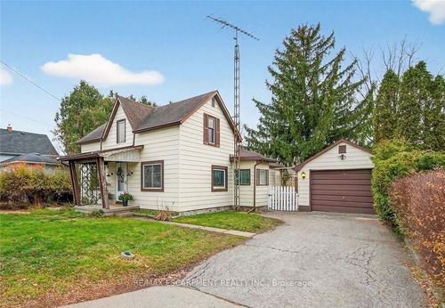 {{alt}} | Card Image