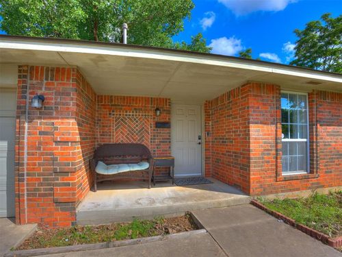 720 Nw 8th St, Moore, OK, 73160-3719 | Card Image