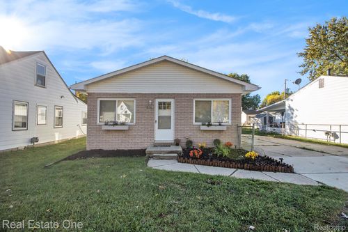 19732 Webster St, Clinton Twp, MI, 48035-4071 | Card Image