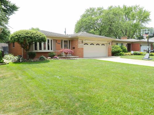 21636 Lakeland St, Saint Clair Shores, MI, 48081-3701 | Card Image