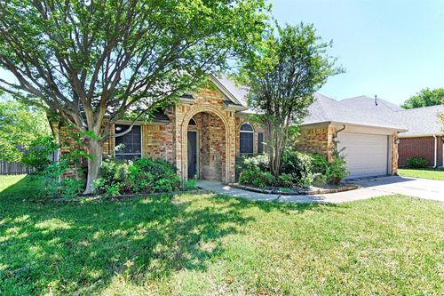 516 Chestnut Ln, Saginaw, TX, 76179-6312 | Card Image