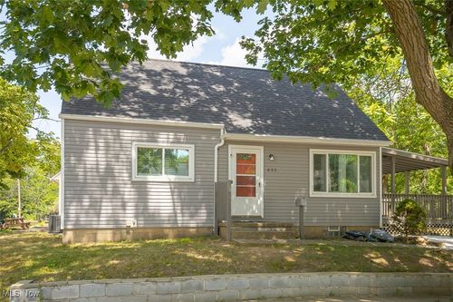 833 Sutherland Ave, Akron, OH, 44314-1211 | Card Image