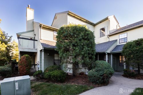 1704 Woodbridge Commons Way, Iselin, NJ, 08830-3045 | Card Image