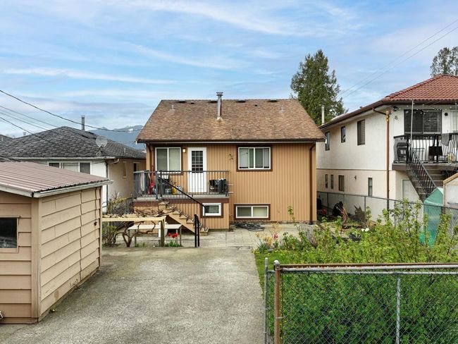 2854 Charles Street, House other with 5 bedrooms, 2 bathrooms and 1 parking in Vancouver BC | Image 25