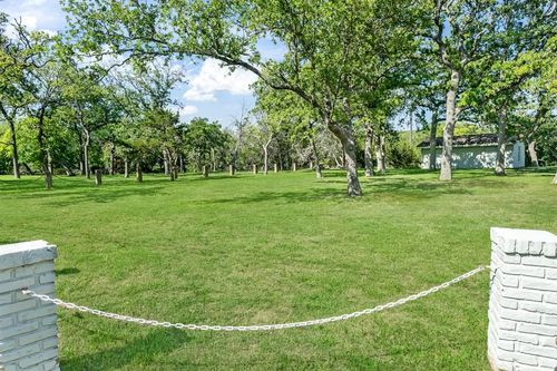 2023 Briarwood Cir, Fredericksburg, TX, 78624-2801 | Card Image