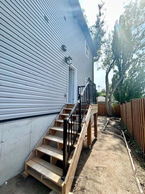 4-178 Woodward Ave, London, ON, N6H2H3 | Card Image