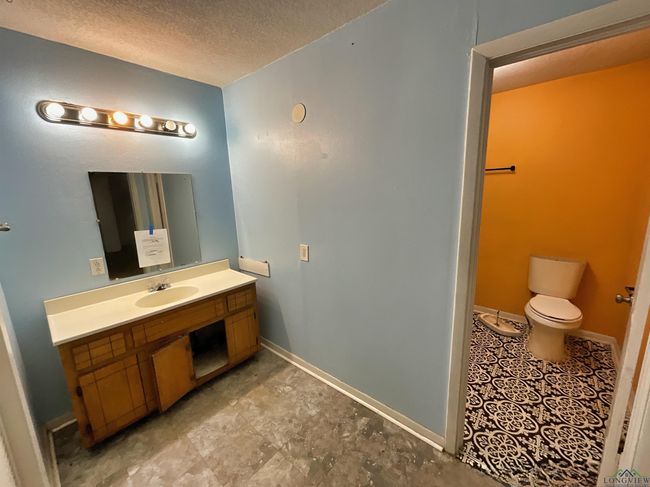 1004 W Sabine St, House other with 2 bedrooms, 2 bathrooms and null parking in Carthage TX | Image 22