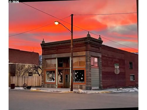306 S Main St, Union, OR, 97883-8903 | Card Image