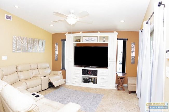 502 W Clam Cir, House other with 2 bedrooms, 3 bathrooms and null parking in Port Isabel TX | Image 14