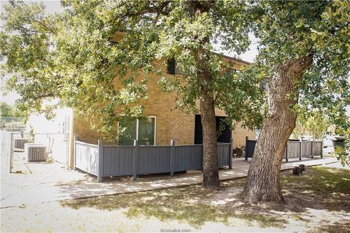 apt-b-2400 Blanco Dr, College Station, TX, 77845-5370 | Card Image