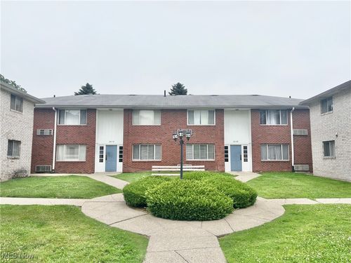 apt-2-2008 Woodlawn Ave Nw, Canton, OH, 44708-2162 | Card Image