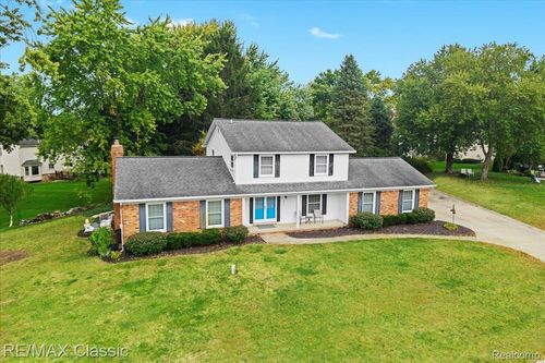 4815 Ravinewood Dr, Commerce Twp, MI, 48382-1646 | Card Image