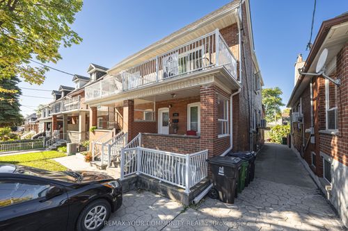 154 Day Ave, York, ON, M6E3W3 | Card Image