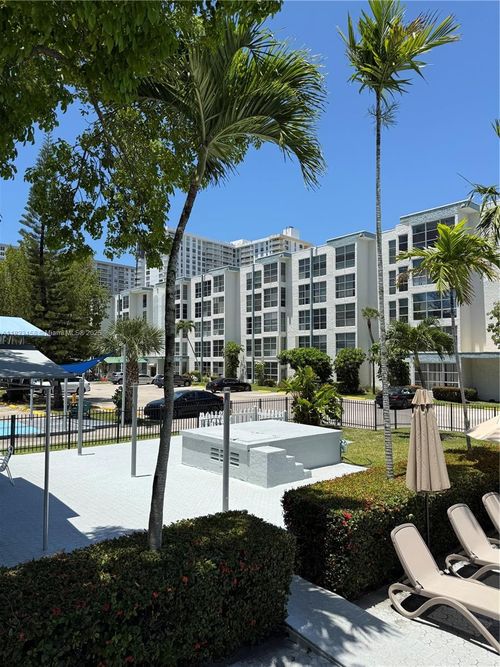apt-405-17570 Atlantic Blvd, Sunny Isles Beach, FL, 33160-2837 | Card Image