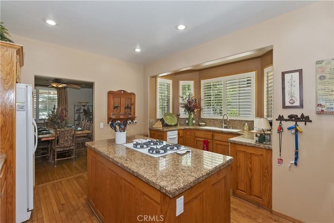 375 Meadow Cir N, House other with 4 bedrooms, 3 bathrooms and 2 parking in Big Bear Lake CA | Image 16