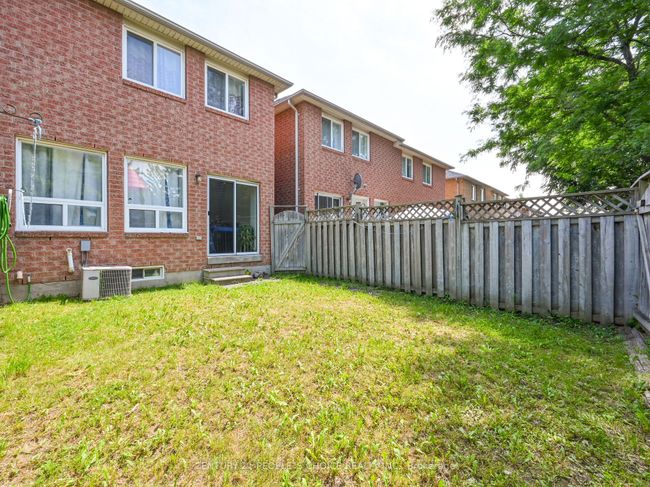 22 Gilgorm Rd, Condo with 3 bedrooms, 3 bathrooms and 1 parking in Brampton ON | Image 36