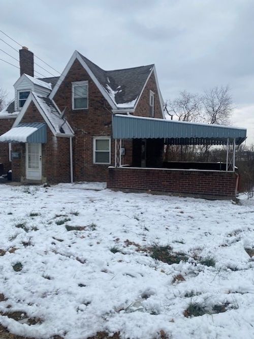 621 3rd St, N Versailles, PA, 15137-1223 | Card Image