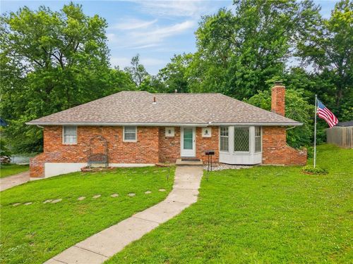 6832 Sterling Ave, Raytown, MO, 64133-6139 | Card Image