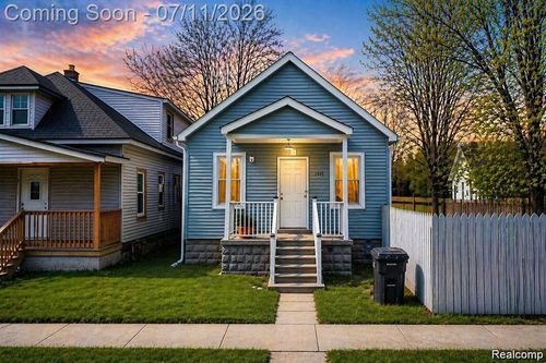 2415 Mclean St, Detroit, MI, 48212-2255 | Card Image