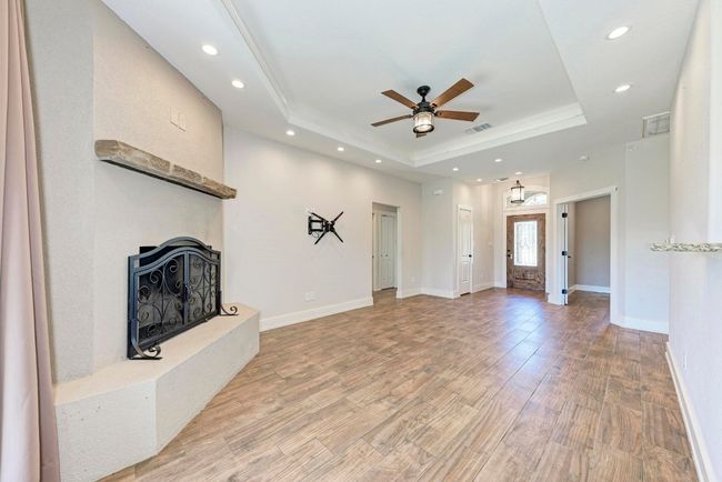 110 Chaumont St, House other with 3 bedrooms, 2 bathrooms and 2 parking in Kingsland TX | Image 8