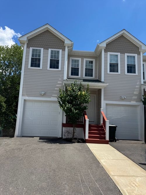 33-40 Winchester Ln, Fall River, MA, 02721-5136 | Card Image