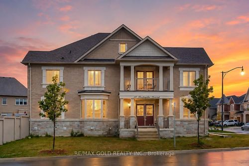 15 Farringdon Cres, Brampton, ON, L7A4Z5 | Card Image