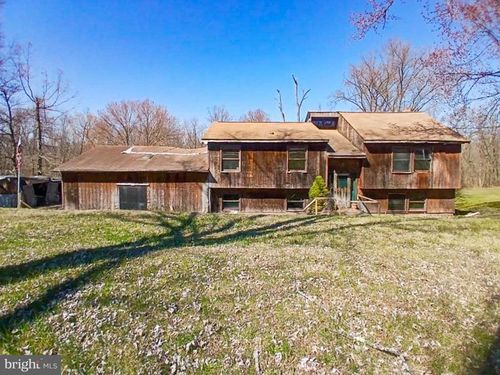 1821 E Main St, DOUGLASSVILLE, PA, 19518-9125 | Card Image