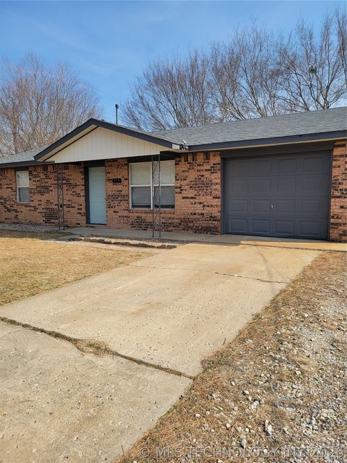 723 Division St, Coweta, OK, 74429-2037 | Card Image