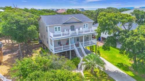 114 Se 63rd St, Oak Island, NC, 28465-4567 | Card Image