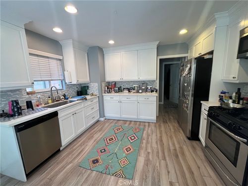 10842 Pine St, Los Alamitos, CA, 90720-2427 | Card Image