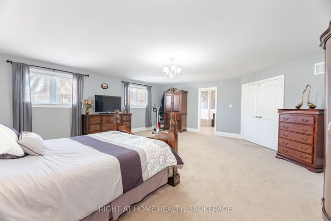 105 Royal Dr West, House other with 6 bedrooms, 5 bathrooms and 4 parking in Brampton ON | Image 21