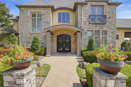 10703 S Forest Ave, Jenks, OK, 74037-3019 | Card Image