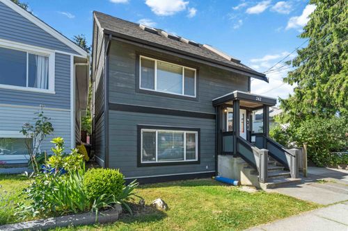 242 E 26th Ave, Vancouver, BC, V5V2H3 | Card Image