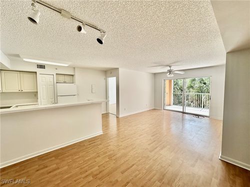 apt-204-1260 Wildwood Lakes Blvd, NAPLES, FL, 34104-5802 | Card Image