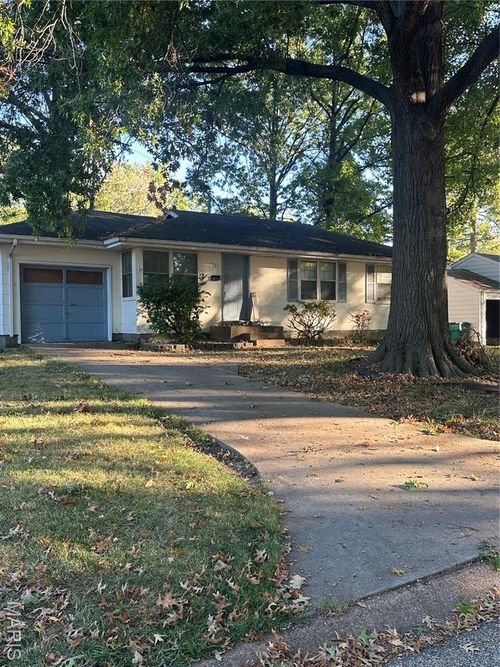 1507 Golden Dr, Saint Louis, MO, 63137-1555 | Card Image