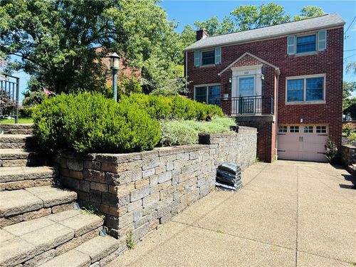 143 Seneca Dr, Pittsburgh, PA, 15228-1028 | Card Image