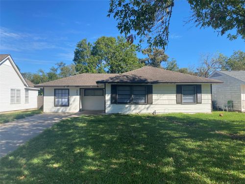 243 Acacia St, Lake Jackson, TX, 77566-5801 | Card Image
