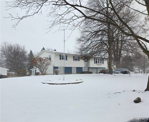 17 Manor Ln, Middleport, NY, 14105-1216 | Card Image