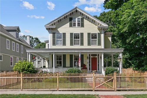 22 Greenough Pl, Newport, RI, 02840-2752 | Card Image