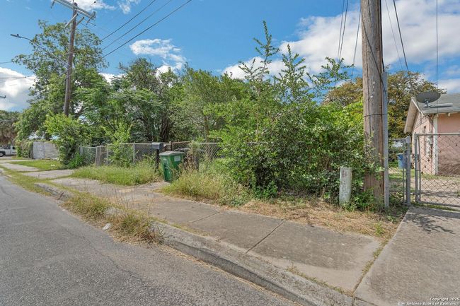 118 Gentry St, House other with 2 bedrooms, 1 bathrooms and null parking in San Antonio TX | Image 25