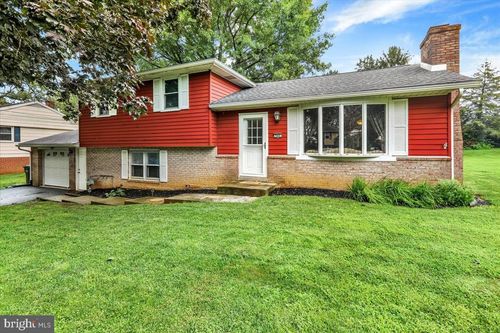 980 Boyce Ave, Lancaster, PA, 17601-1102 | Card Image